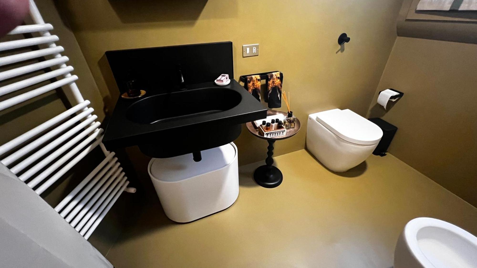Luxury Bohemian Suite With Private Garden In Milan Bagian luar foto